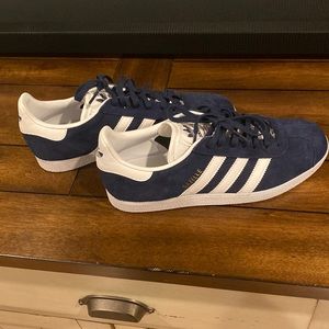 Addidas Gazelle blue size 8.5. Brand new. Only been wore in the house